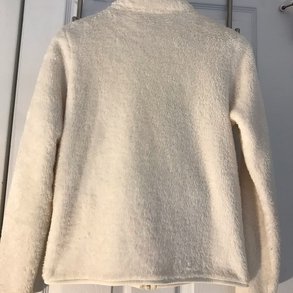 plushy white zip up from uniqlo🐻 - Picture 2 of 3